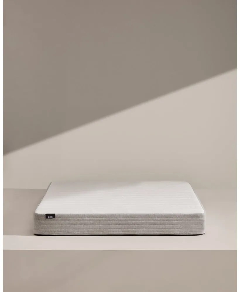 Średnio twardy piankowy materac antyalergiczny/termoregulacyjny 150x200 cm Yoko – Kave Home