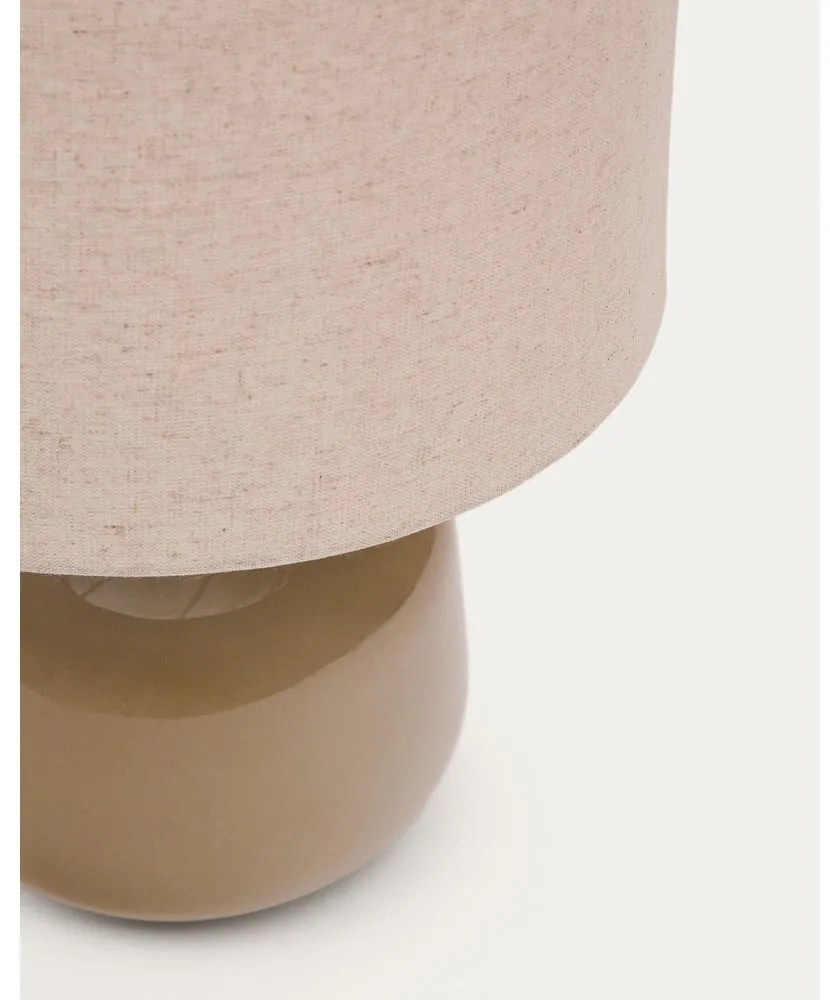 Beżowa lampa stołowa ceramiczna z tekstylnym kloszem (wysokość 40 cm) Tay – Kave Home