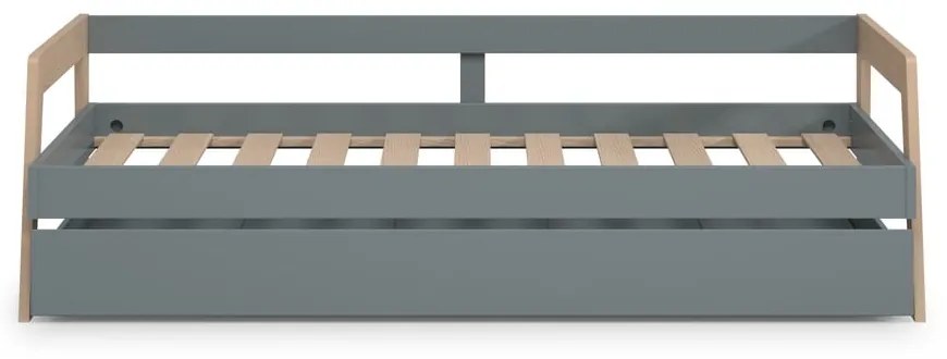 Zielone/szarozielone łóżko dziecięce z litego drewna sosnowego z wysuwanym łóżkiem ze schowkiem ze stelażem 90x200 cm Carrie – Marckeric