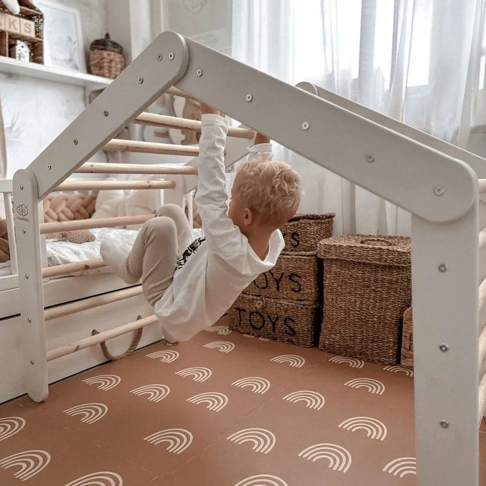 Biała drabinka pikler z litego drewna sosnowego 61x112x94 cm Montessori – Meowbaby