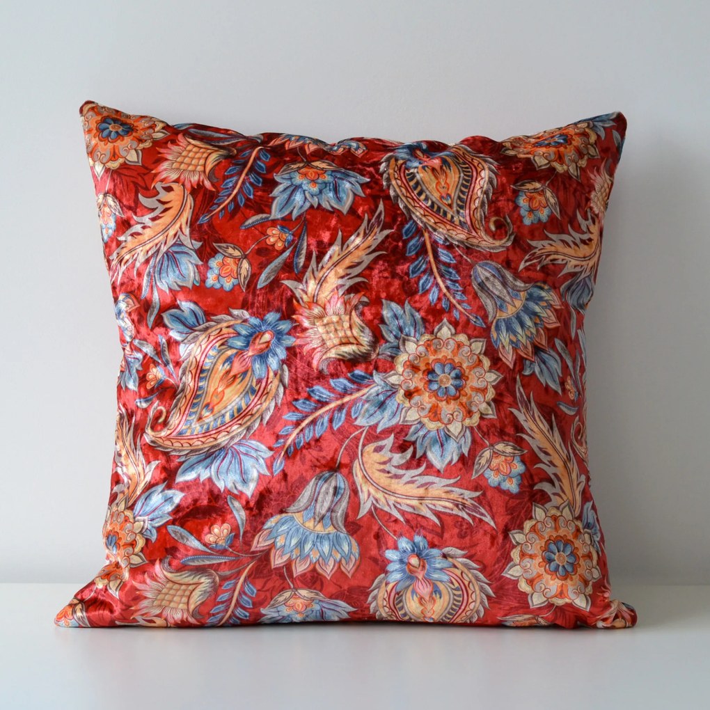Czerwona poszewka dekoracyjna w kwiaty Fleurs 02