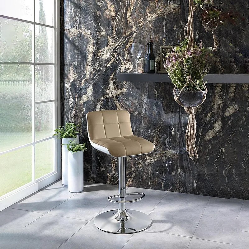 Zestaw 2 beżowych, wyściełanych taboretów "Kurt" ze skóry ekologicznej z podnośnikiem gazowym i podnóżkiem, 38,5 x 36,83 cm