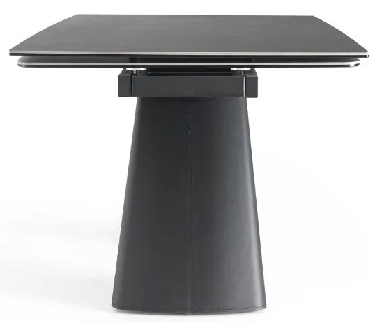 Elegancki stół z szarym ceramicznym blatem na hartowanym szkle. Metalowa podstawa z czarnej stali nadaje mu nowoczesny charakter i wyjątkową trwałość.