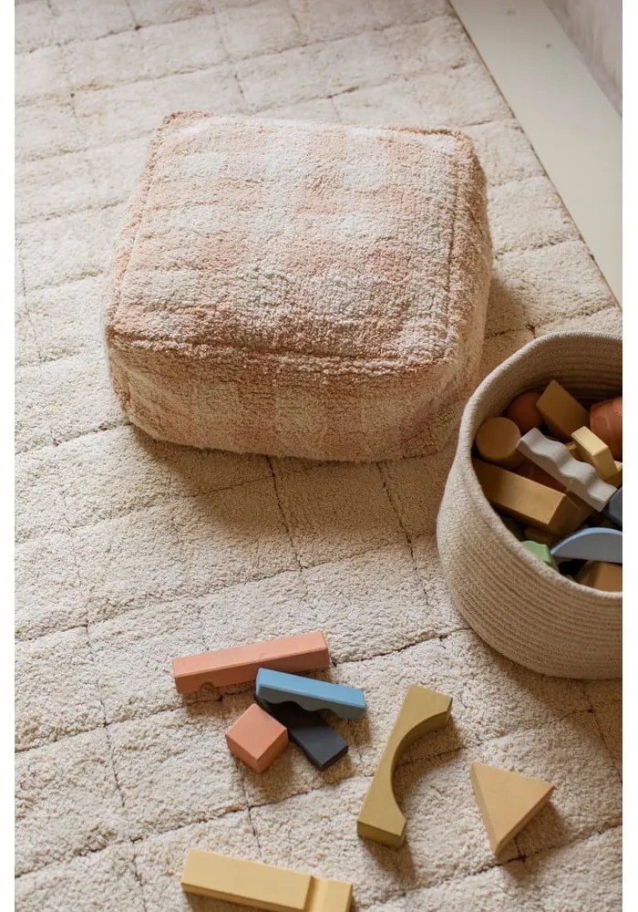 Jasnoróżowy puf dziecięcy Vichy Rose – Lorena Canals