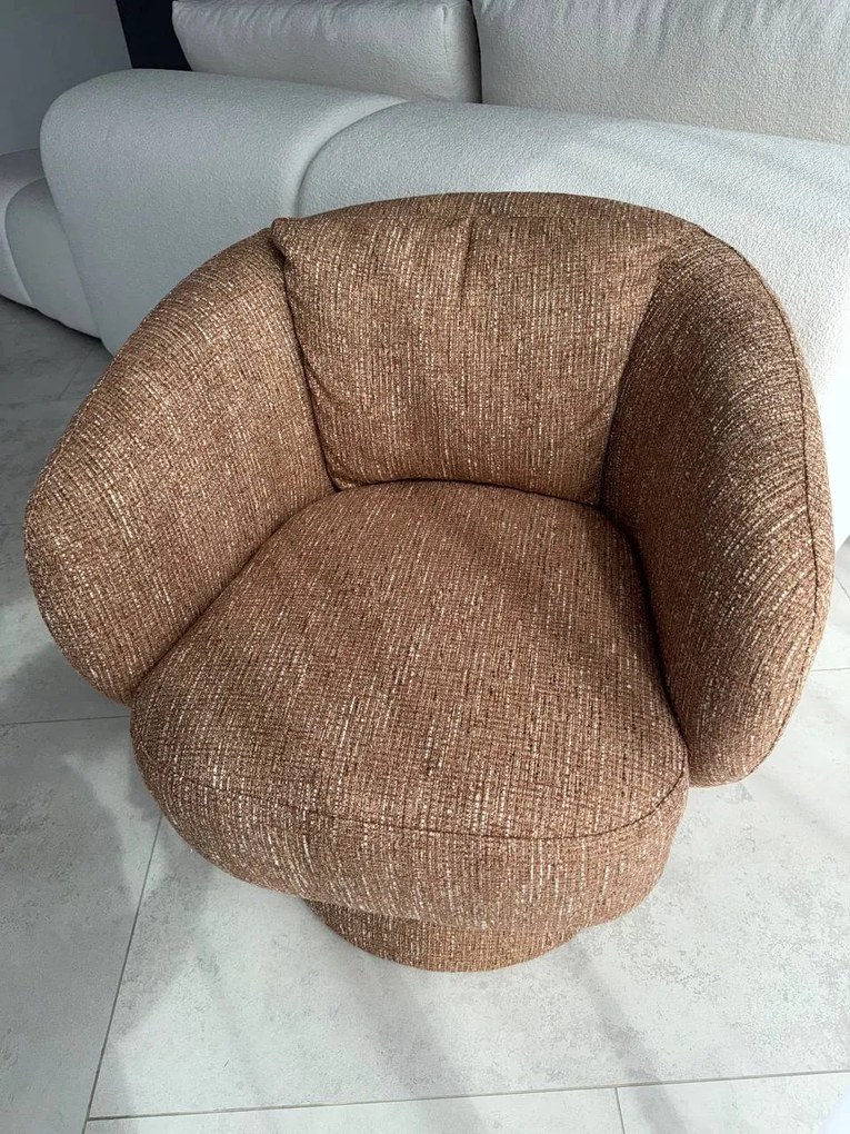Fotel designerski BRISTEN, obrotowy, w kolorze karmelu