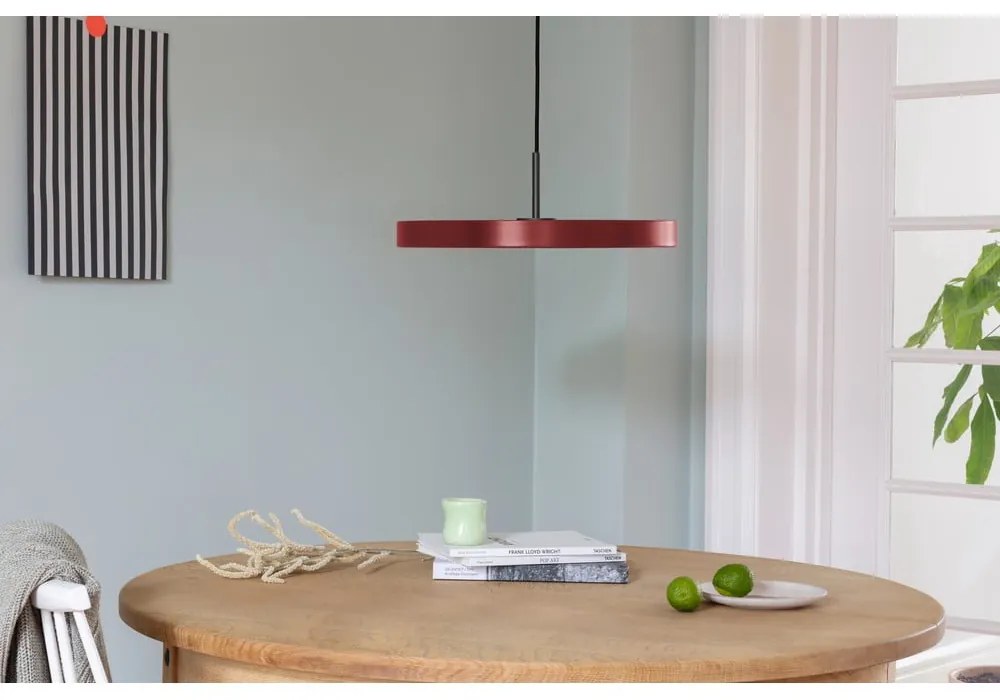 Czerwona lampa wisząca LED z metalowym kloszem ø 43 cm Asteria Medium – UMAGE
