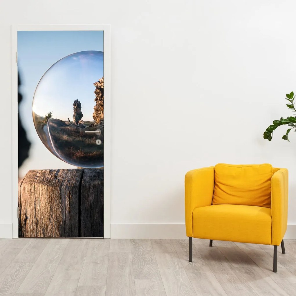 Fototapeta na drzwi - Lupa i krajobraz (95x205cm)