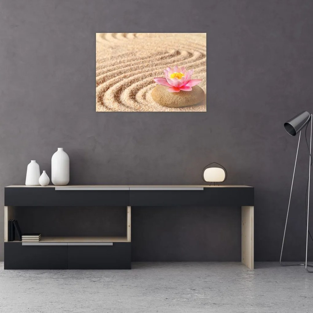 Obraz na szkle - kamień z kwiatem na piasku (70x50 cm)