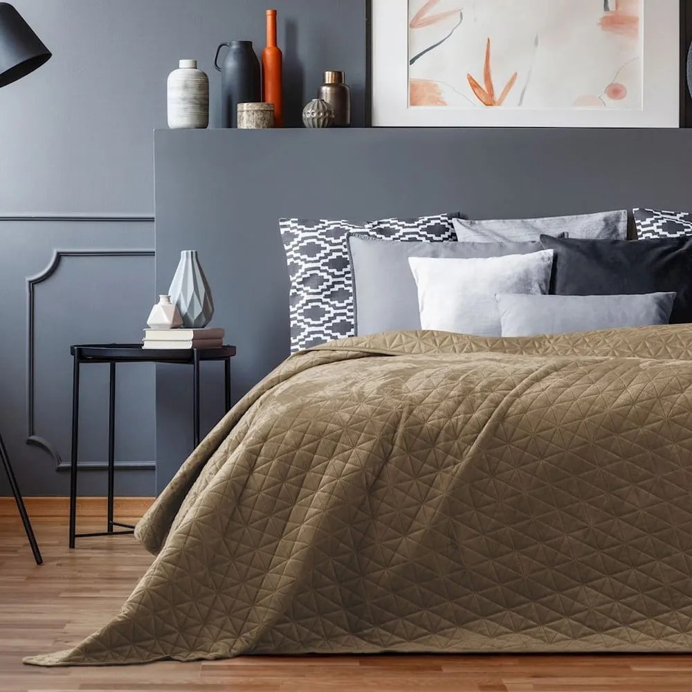 Jasnobrązowa narzuta pikowana z aksamitu 170x210 cm Laila – AmeliaHome