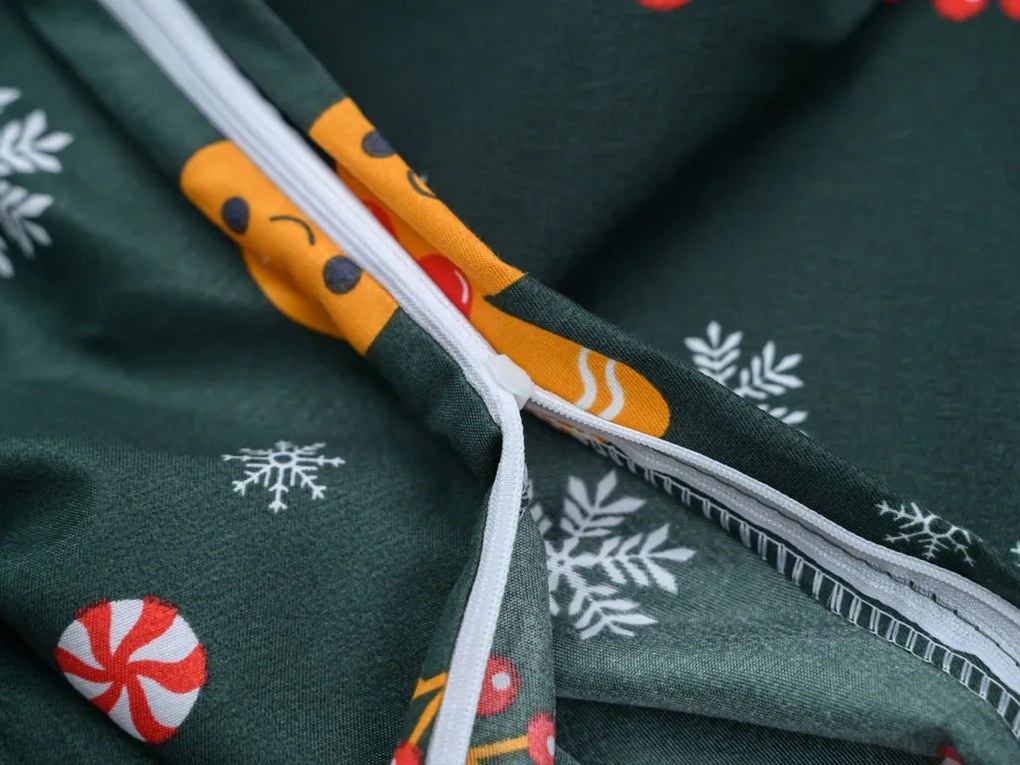 PrzytulneMieszkanie.pl PrzytulneMieszkanie.pl Prześcieradła z mikrofibry SNOWMAN AND GINGERBREAD w kolorze zielonym Rozmiar pościeli: 70 x 90 cm | 140 x 220 cm