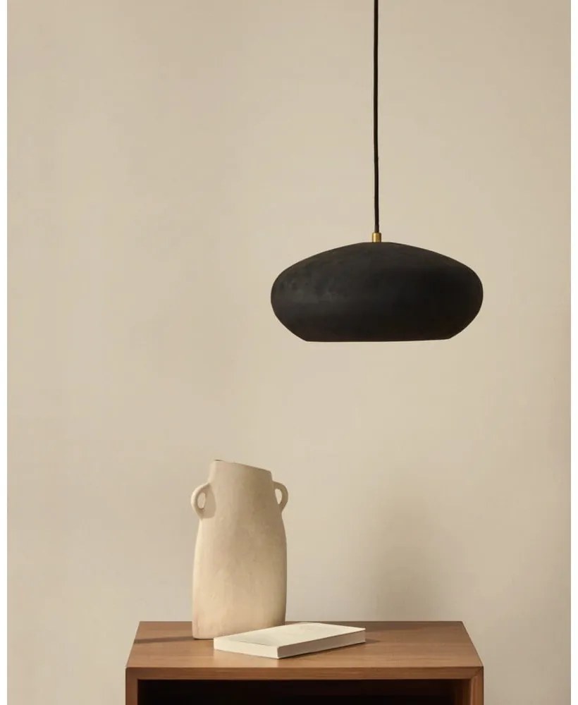 Czarna lampa wisząca z metalowym kloszem ø 30 cm Inda – Kave Home