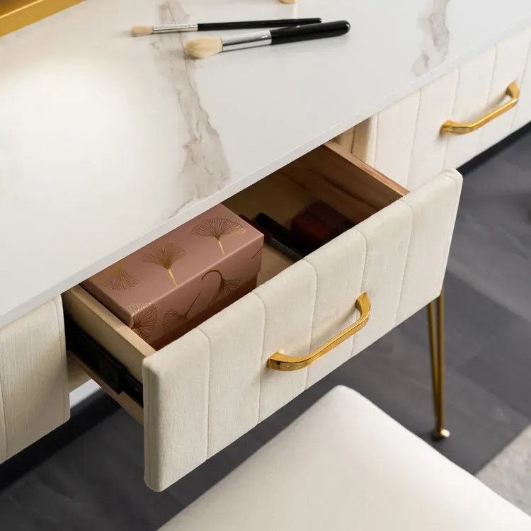 Kremowa tapicerowana toaletka glamour z 3 szufladami - Merina