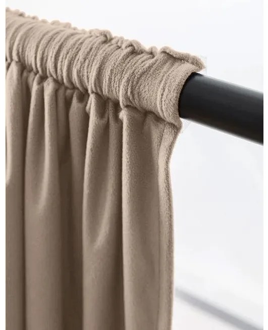 Zasłona zaciemniająca VELVET jasno brązowa 140x250 cm Zawieszanie: Metalowe pierścienie