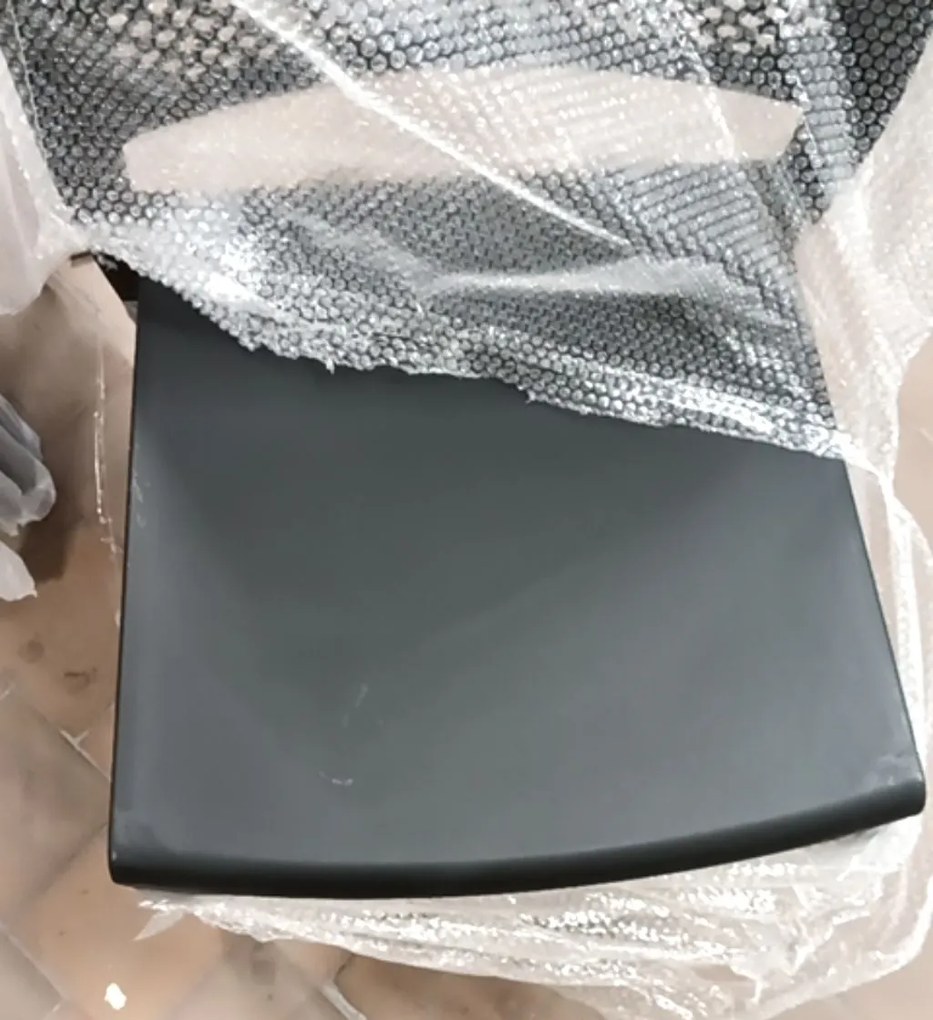 PROMOCJA Czarny plastikowy krzesło PAGI II. gatunek