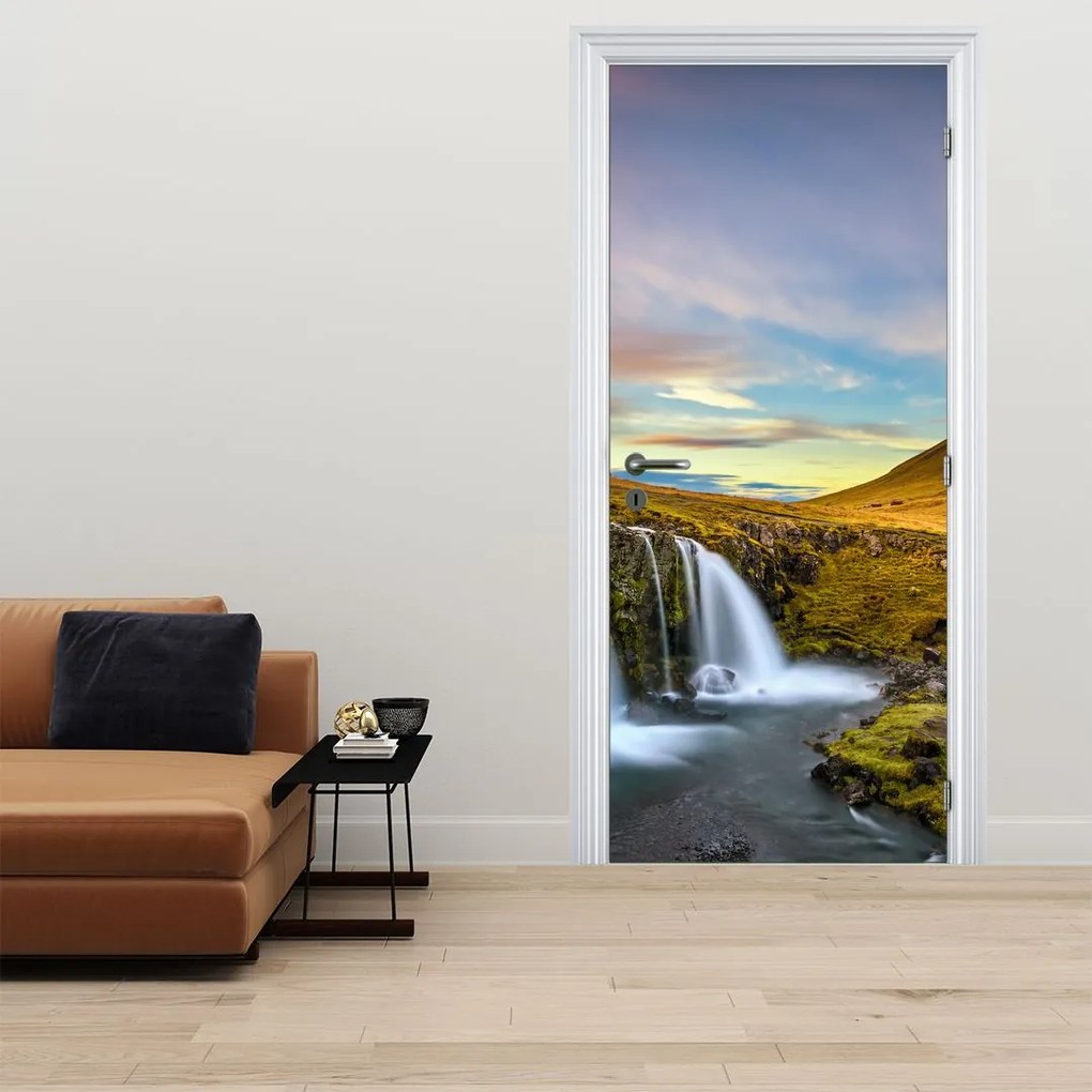 Fototapeta na drzwi - Góry i wodospady na Islandii (95x205cm)