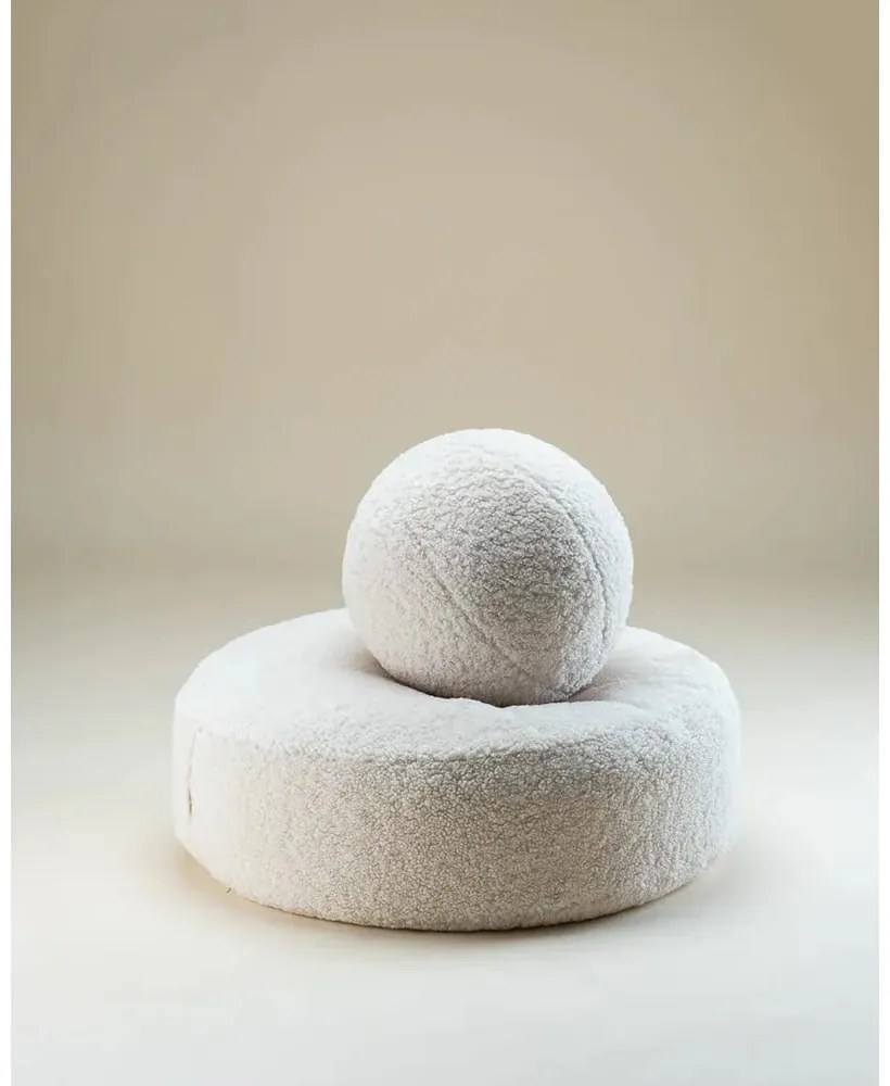 Kremowa poduszka na sofę dziecięcą z materiału bouclé Ball – Wigiwama