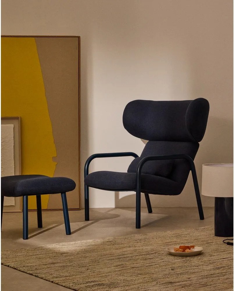 Ciemnoniebieski fotel Inari – Kave Home