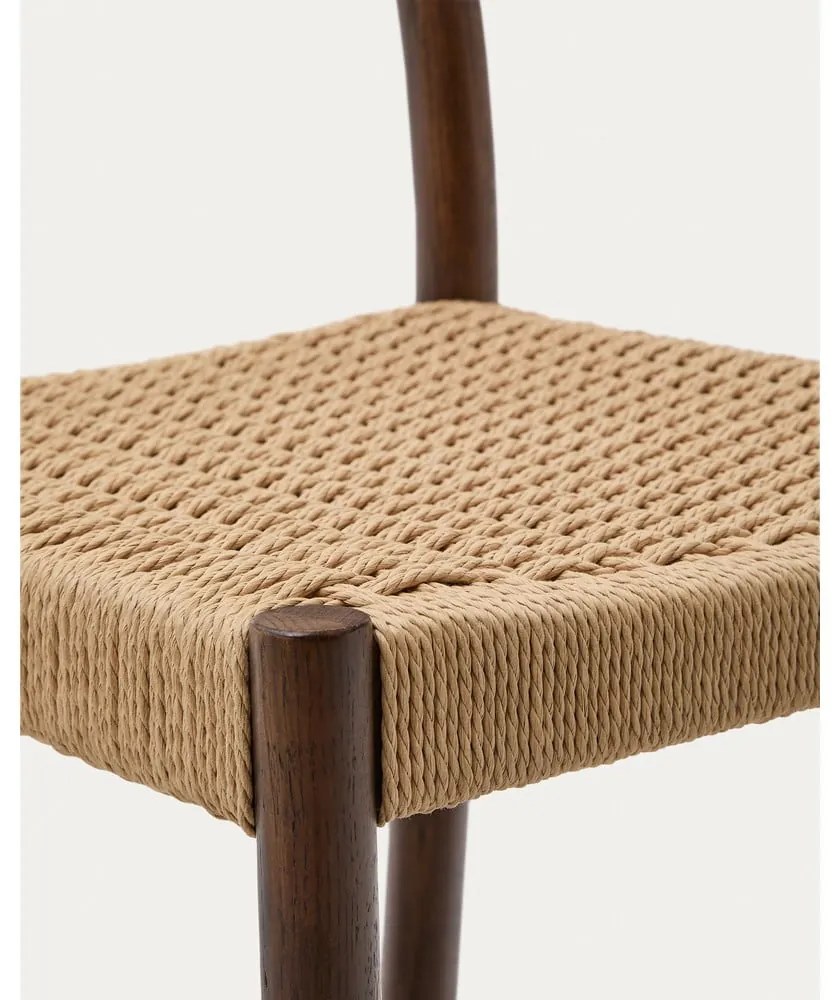 Brązowy hoker z litego drewna dębowego (wysokość siedziska 65 cm) Yalia – Kave Home