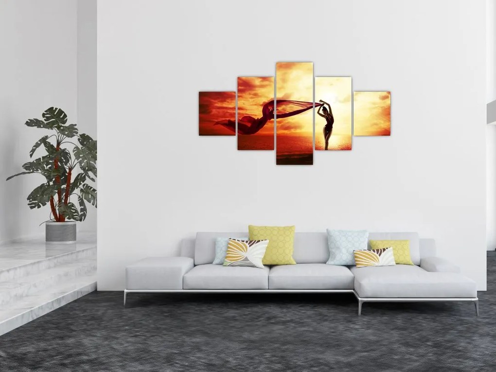 Obraz - Sylwetka kobiety o zachodzie słońca (125x70 cm)
