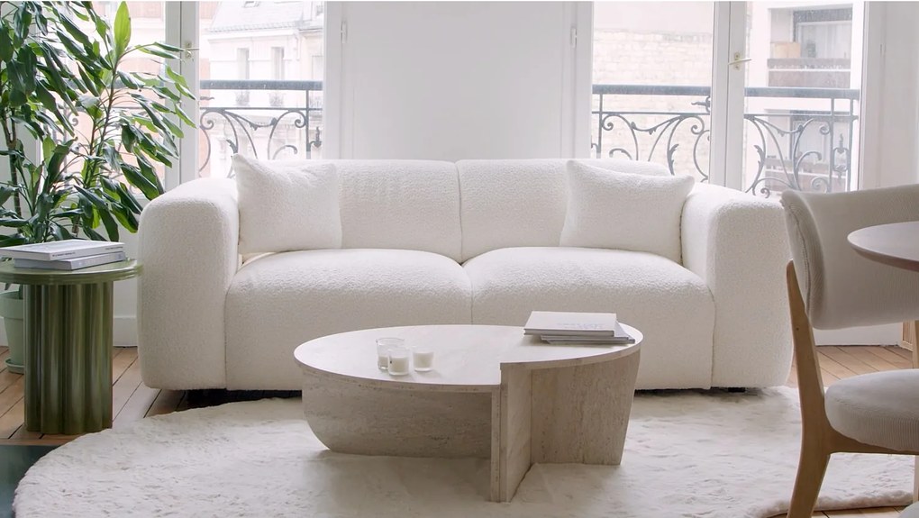 Kanapa 4-osobowa tapicerowana białym frotte POGNI marki Maison Céphy