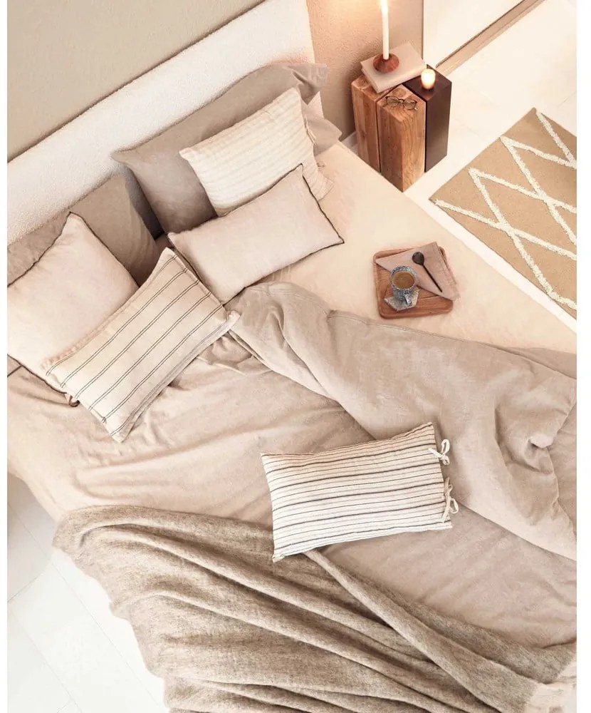 Stolik z drewna tekowego Kave Home Ognak