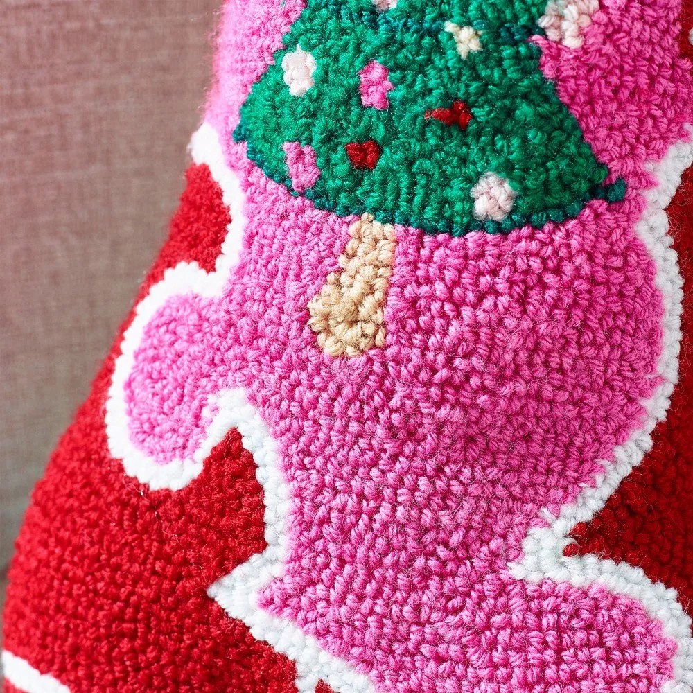 Poduszka dekoracyjna ze świątecznym motywem z materiału bouclé 48x35 cm Santa's Howdy Christmas Boot – Catherine Lansfield