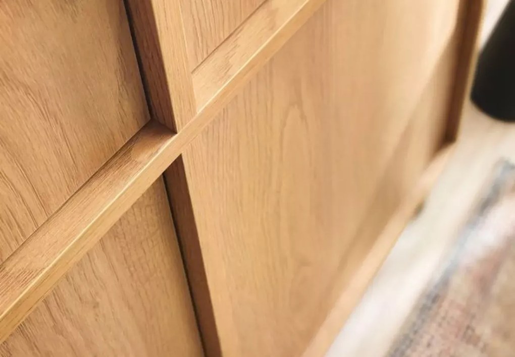 Komoda Vabres dąb karmel 98 cm 4 drzwi push to open nowoczesna laminowana stojąca skandynawska 16 mm ABS