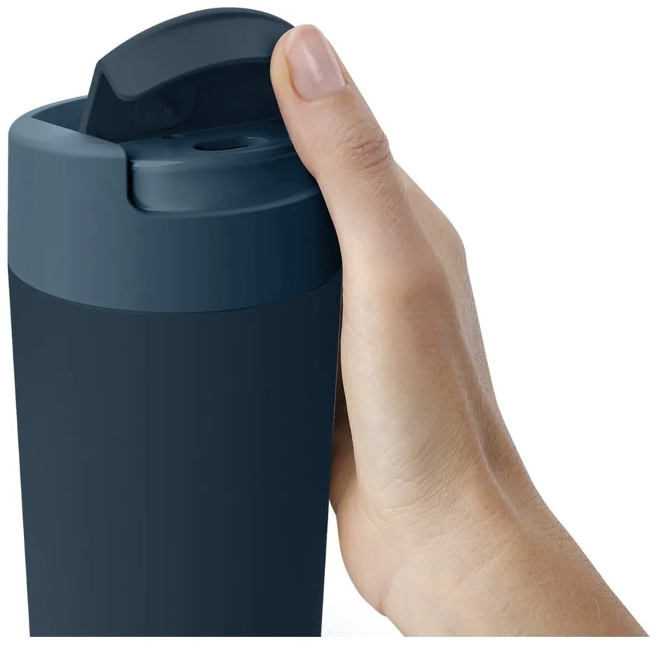 Anytracytowo-granatowy kubek podróżny 450 ml Sipp – Joseph Joseph