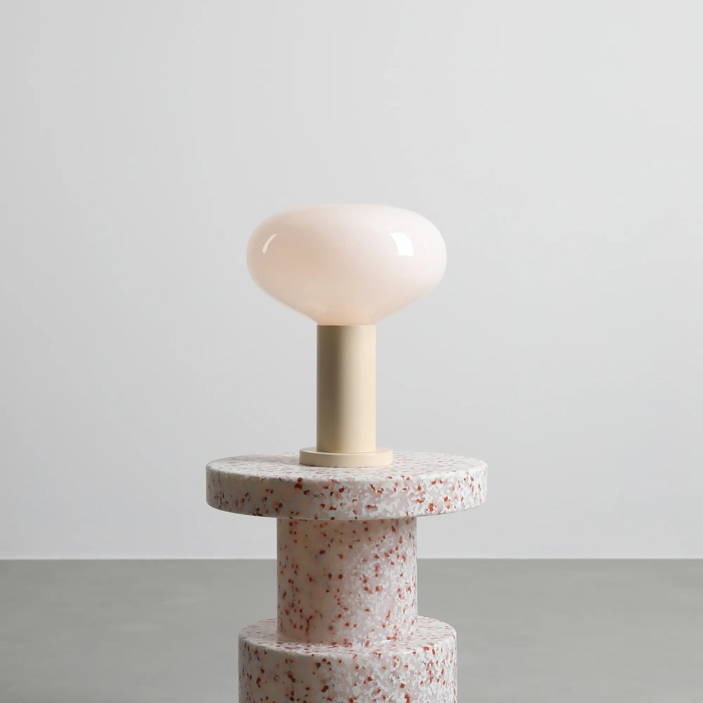 Elegancka lampa Flo na stół lub biurko