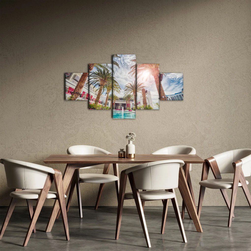 Obraz - palmy z basenem (125x70 cm)