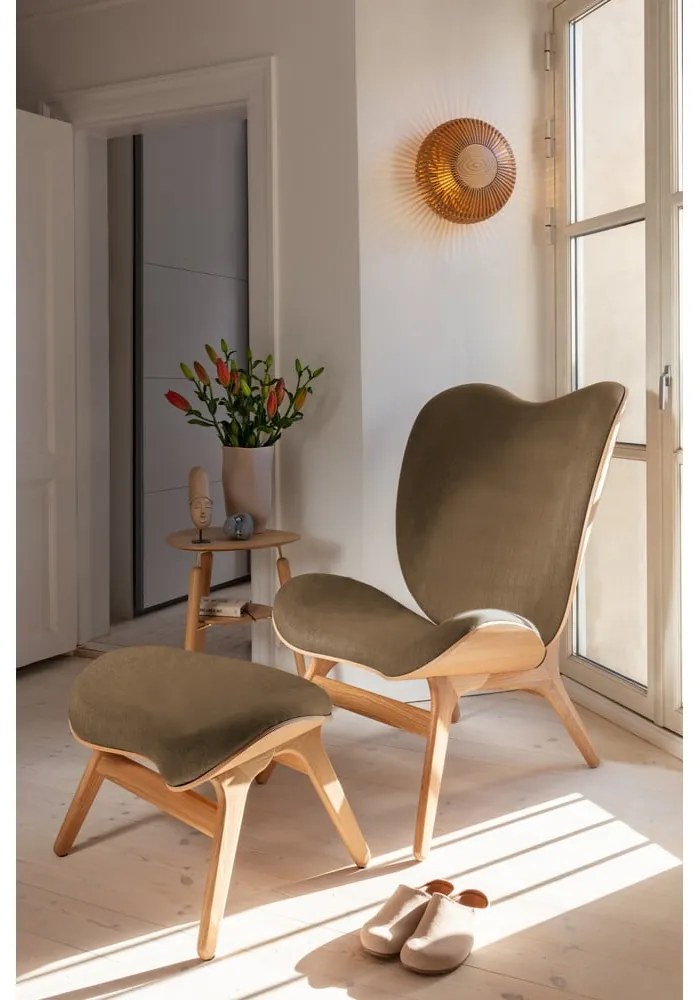 Pomarańczowy fotel A Conversation Piece – UMAGE