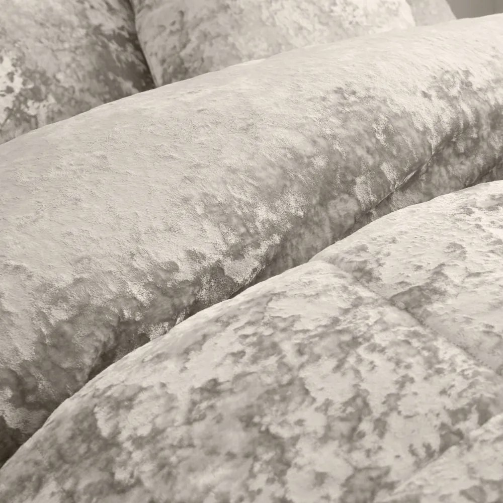 Beżowa aksamitna pościel dwuosobowa 230x220 cm Crushed – Catherine Lansfield