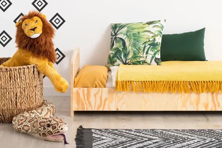 Drewniane łóżko dziecięce ze stelażem M0-K00