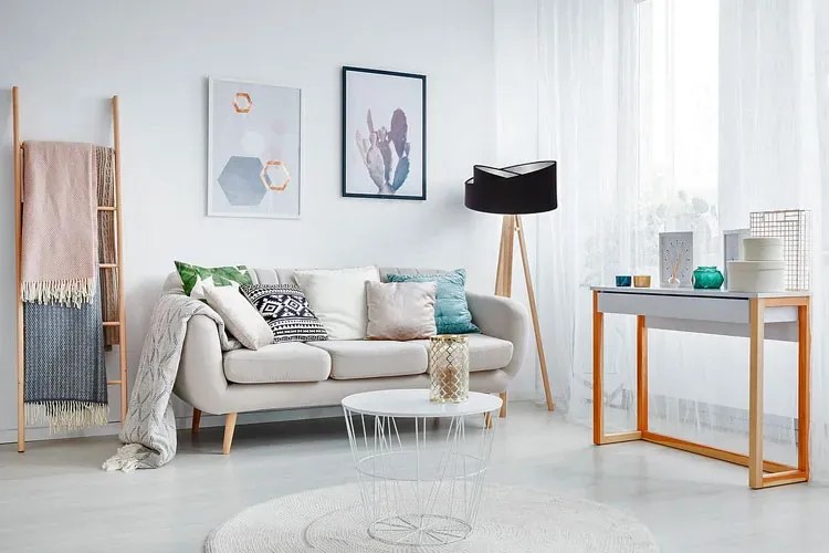 Czarno-sosnowa asymetryczna lampa stojąca trójnóg K4-L70