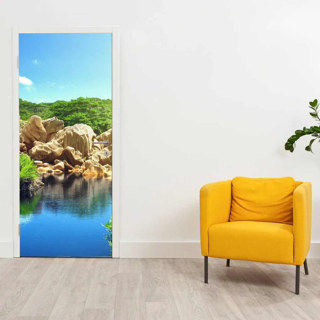 Fototapeta na drzwi - Jezioro w dżungli Seszeli (95x205cm)