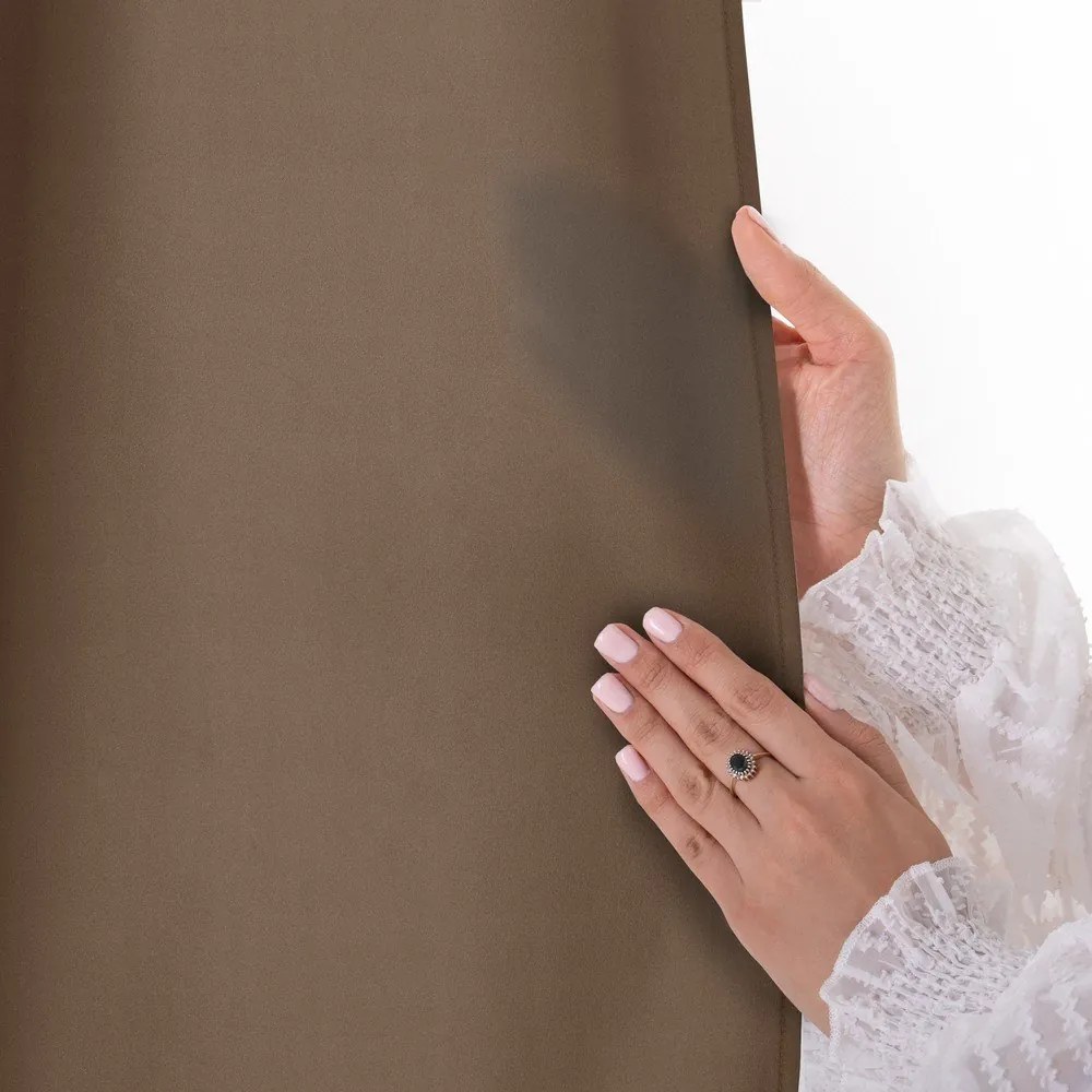 Brązowa zasłona częściowo zaciemniająca (dimout) 140x250 cm Carli – Restilo