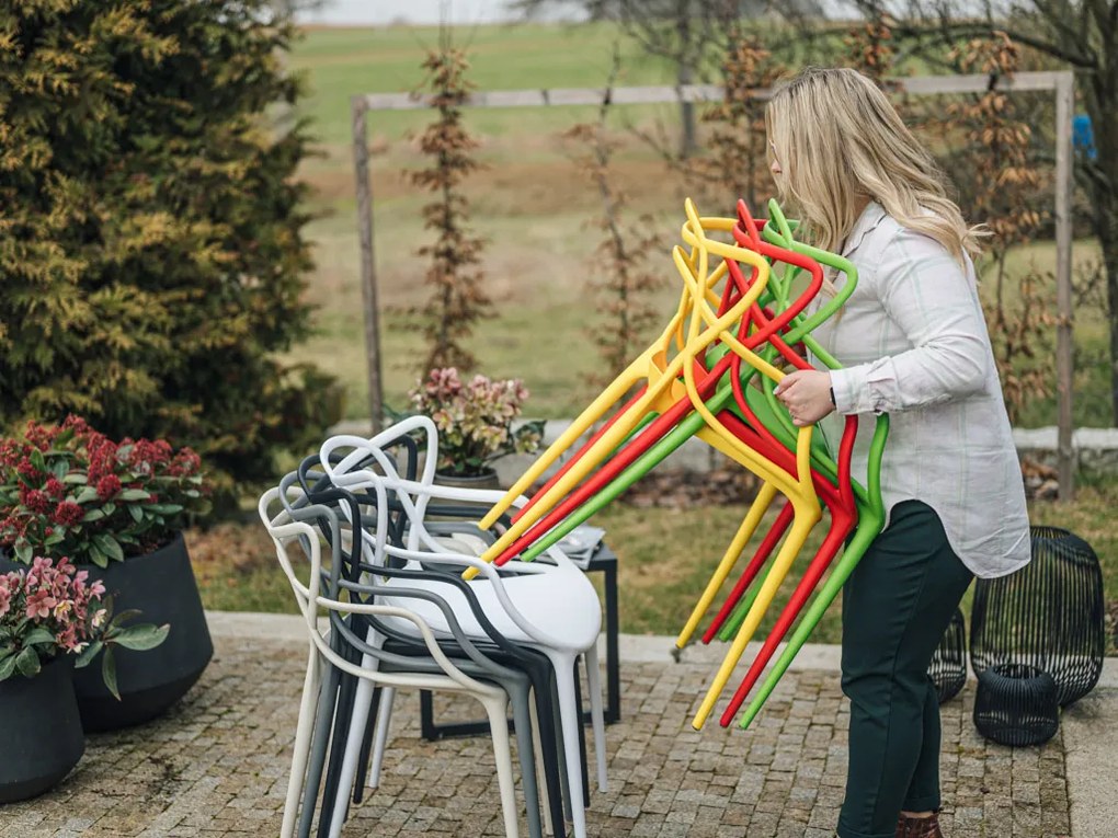Zestaw 4 białych krzeseł plastikowych KATO