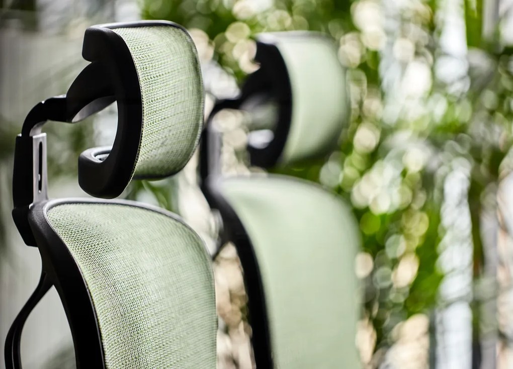 Wygodny fotel biurowy ergonomiczny Ergo 500. Fotel tapicerowany przewiewną siatką Mesh, 5 kolorów do wyboru. Fotel ma regulowane oparcie, podłokietniki. wysokość zagłówka. Nowoczesne meble biurowe.