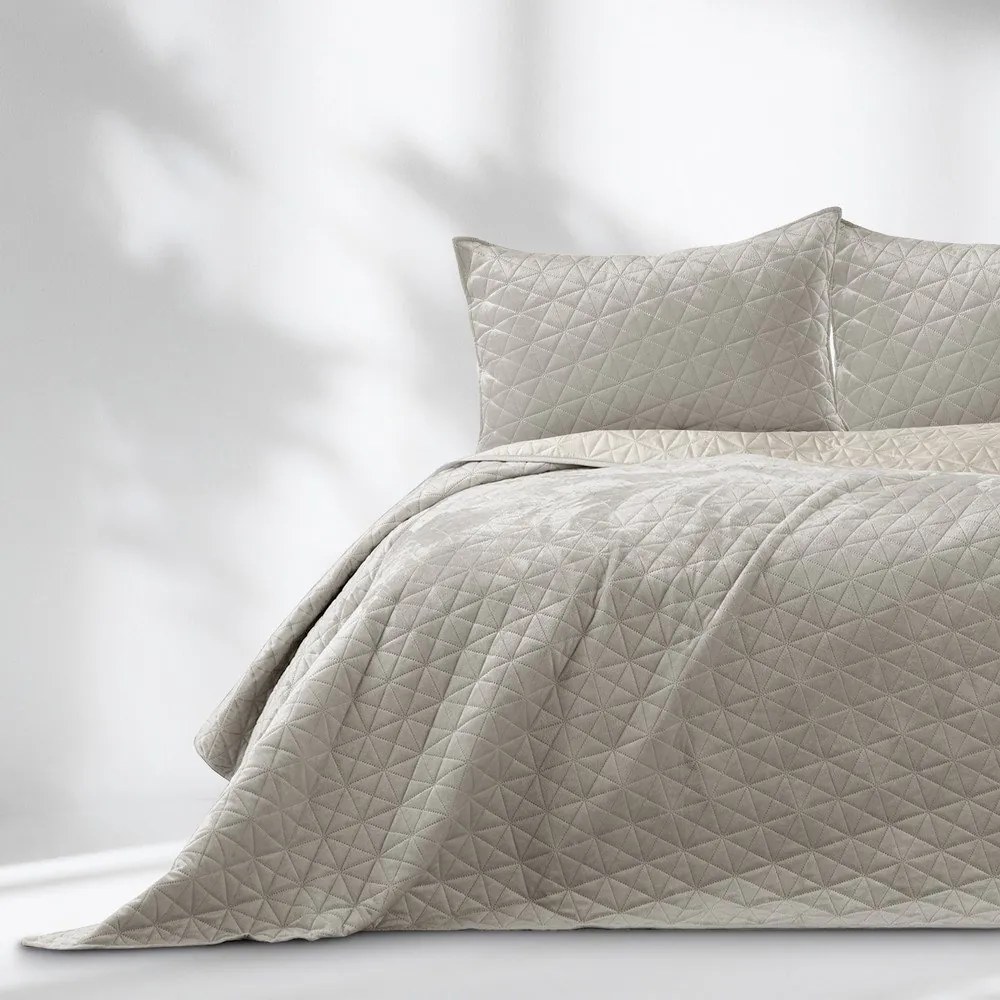 Szarobeżowa aksamitna narzuta pikowana 240x260 cm Laila – Restilo