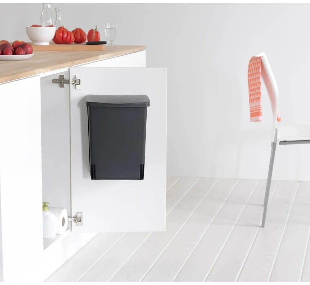 Czarny plastikowy kosz na śmieci do zabudowy 10 l – Brabantia