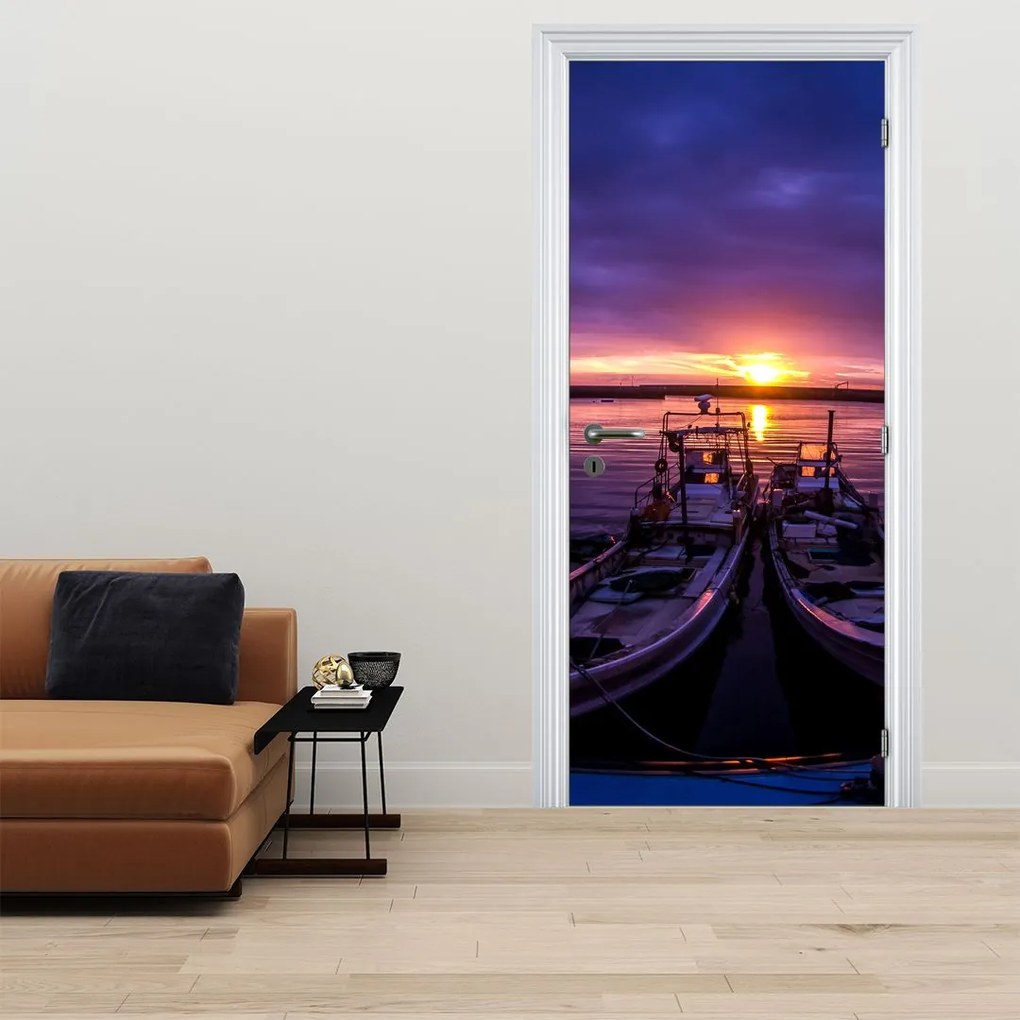 Fototapeta na drzwi - Łodzie rybackie w porcie (95x205cm)