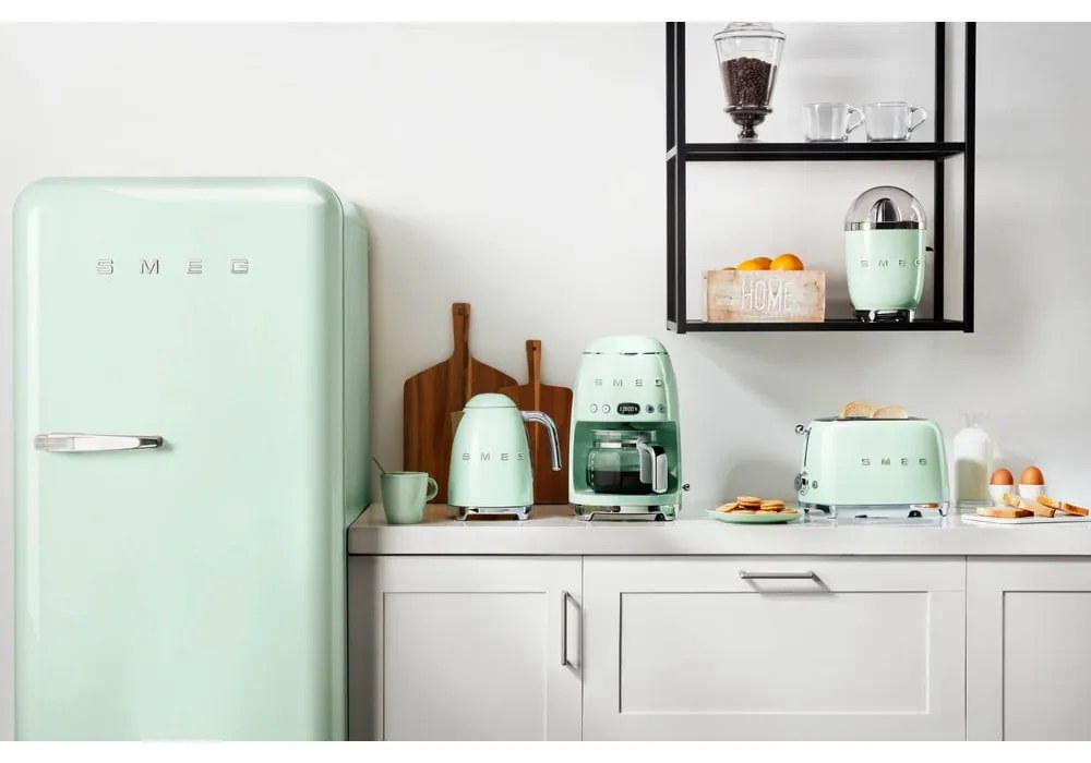 Jasnozielony ekspres do kawy przelewowej Retro Style – SMEG