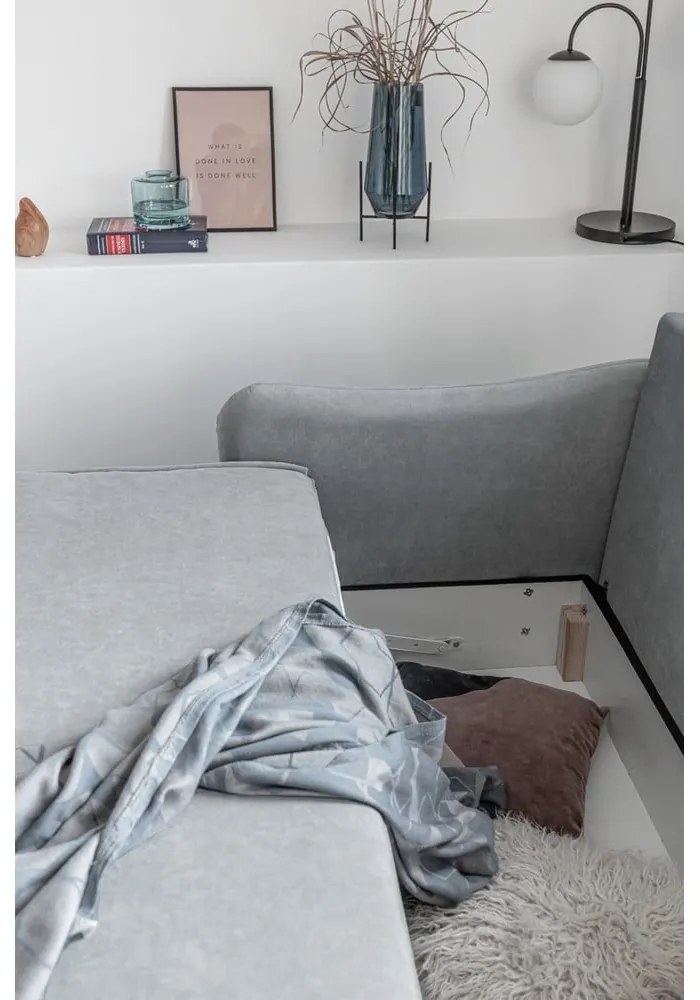 Jasnoszara aksamitna rozkładana sofa Miuform Tender Eddie