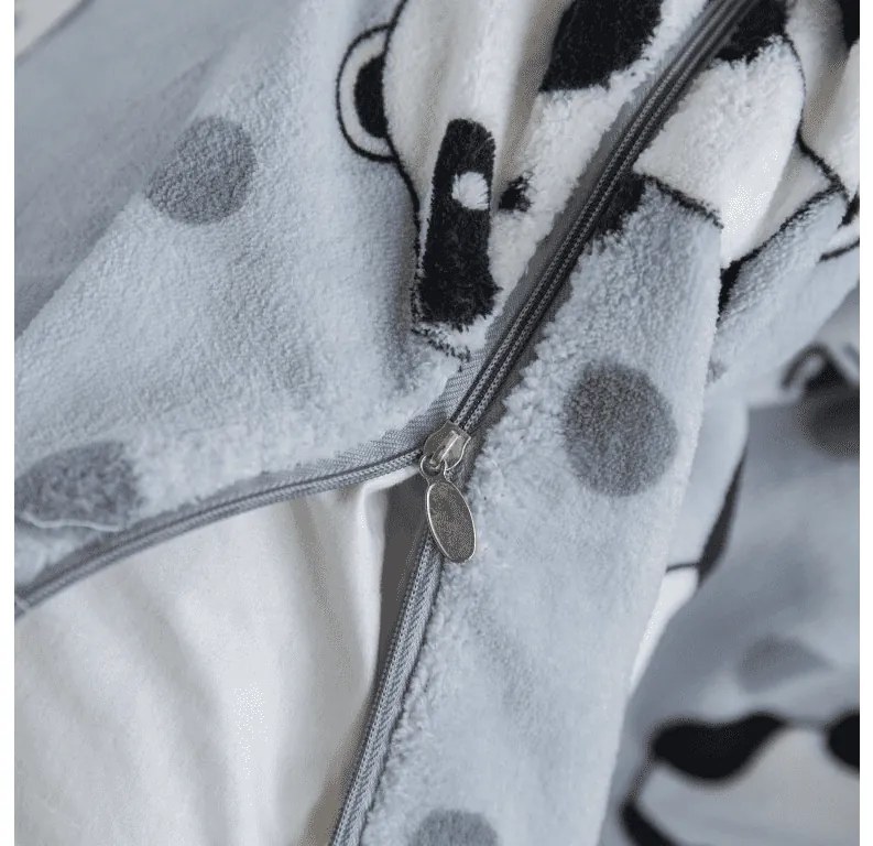 PrzytulneMieszkanie.pl PrzytulneMieszkanie.pl Pościel z mikropluszu PANDA szara Rozmiar pościeli: 70 x 80 cm | 140 x 200 cm