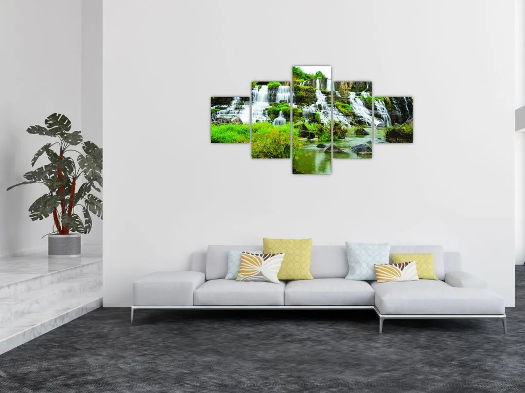 Obraz - wodospady z zielenią (125x70 cm)