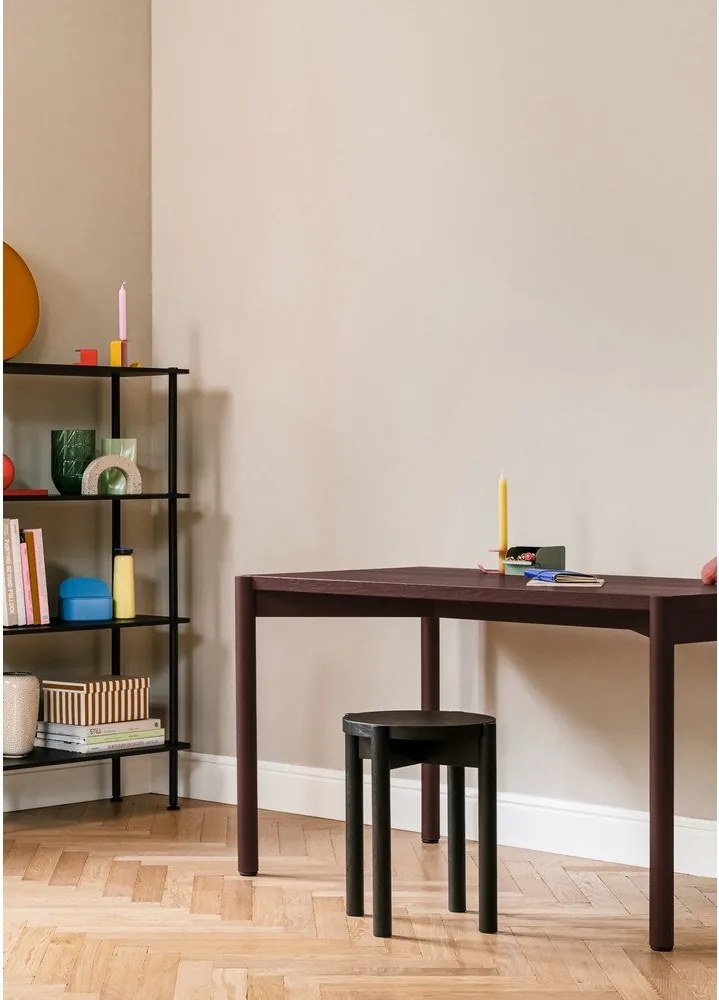 Czarny stołek z litego drewna bukowego Hopp – noo.ma