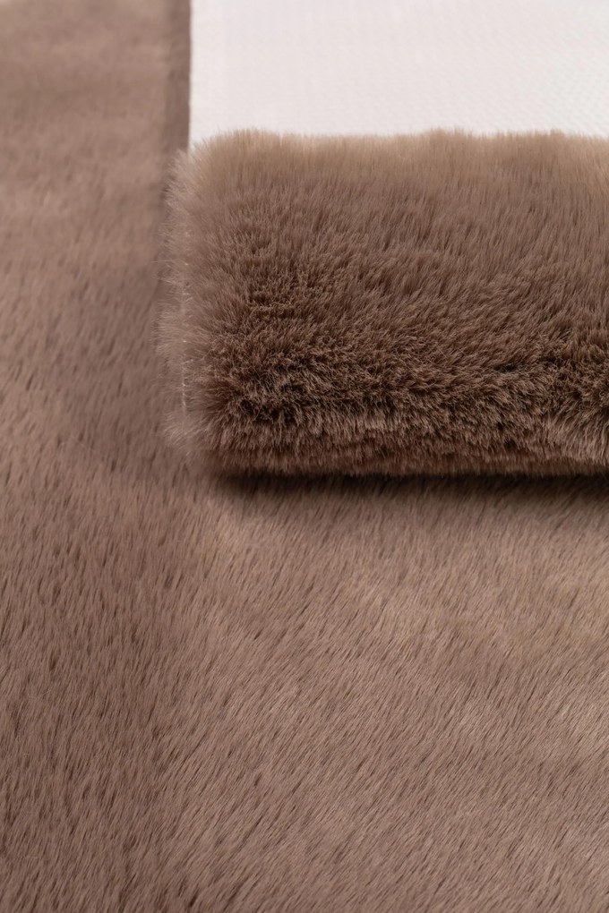 Dywan Futrzany Brązowy 60x90 cm Włochaty Miękki Dekoracyjny Antypoślizgowy