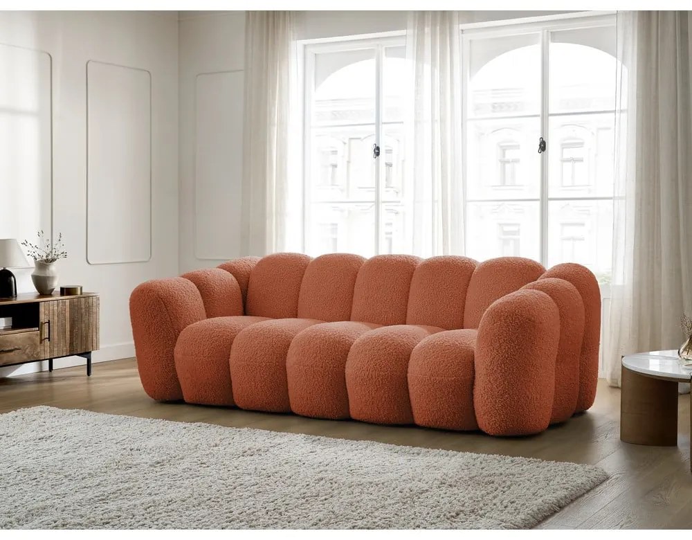 Ceglasta sofa z materiału bouclé 232 cm Hippolyte – Bobochic Paris