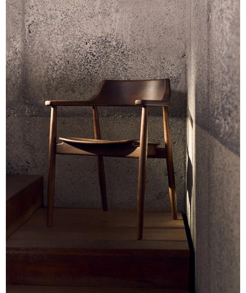 Brązowe krzesło z litego drewna dębowego Fondes – Kave Home