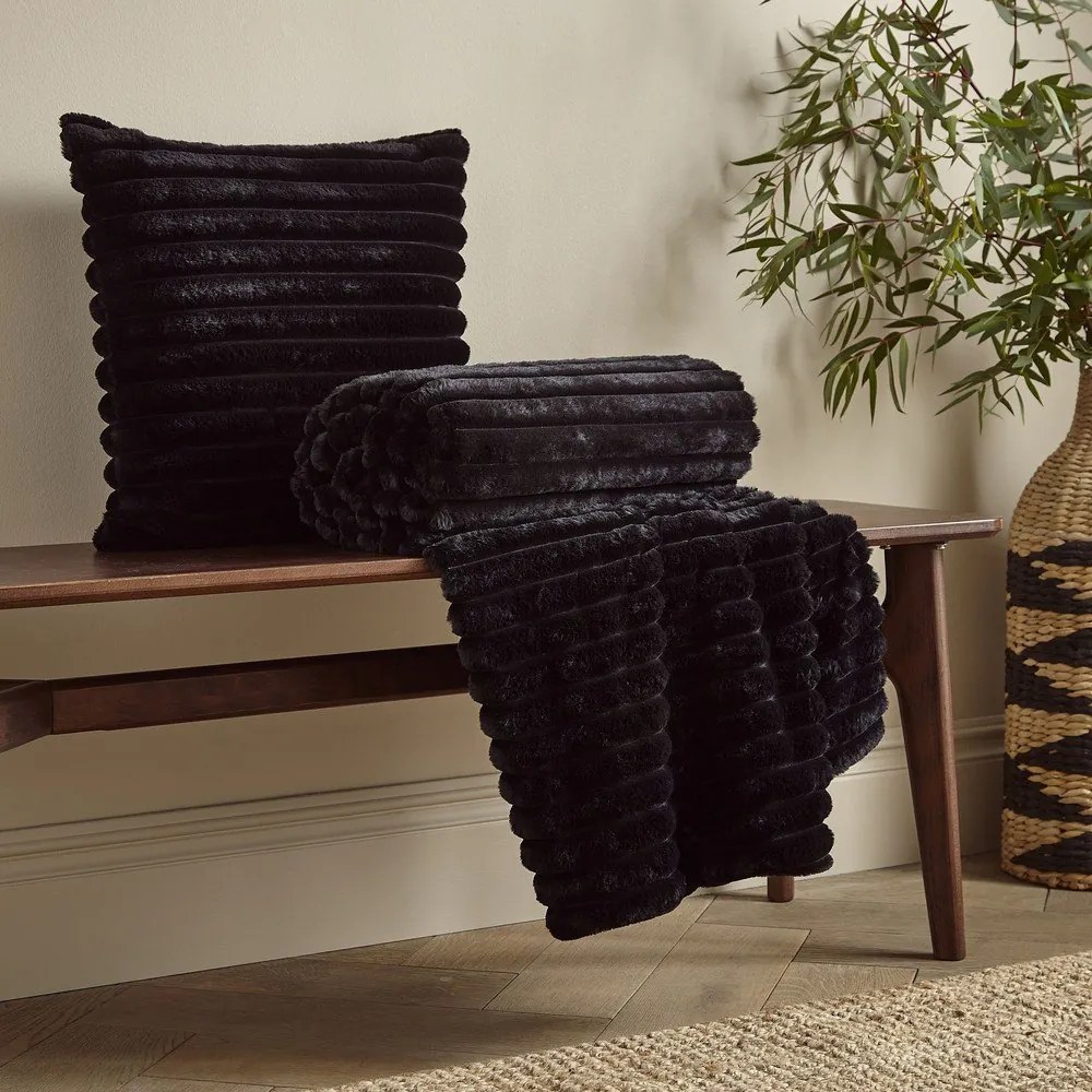 Czarny koc z mikropluszu 130x170 cm Cosy Ribbed – Catherine Lansfield
